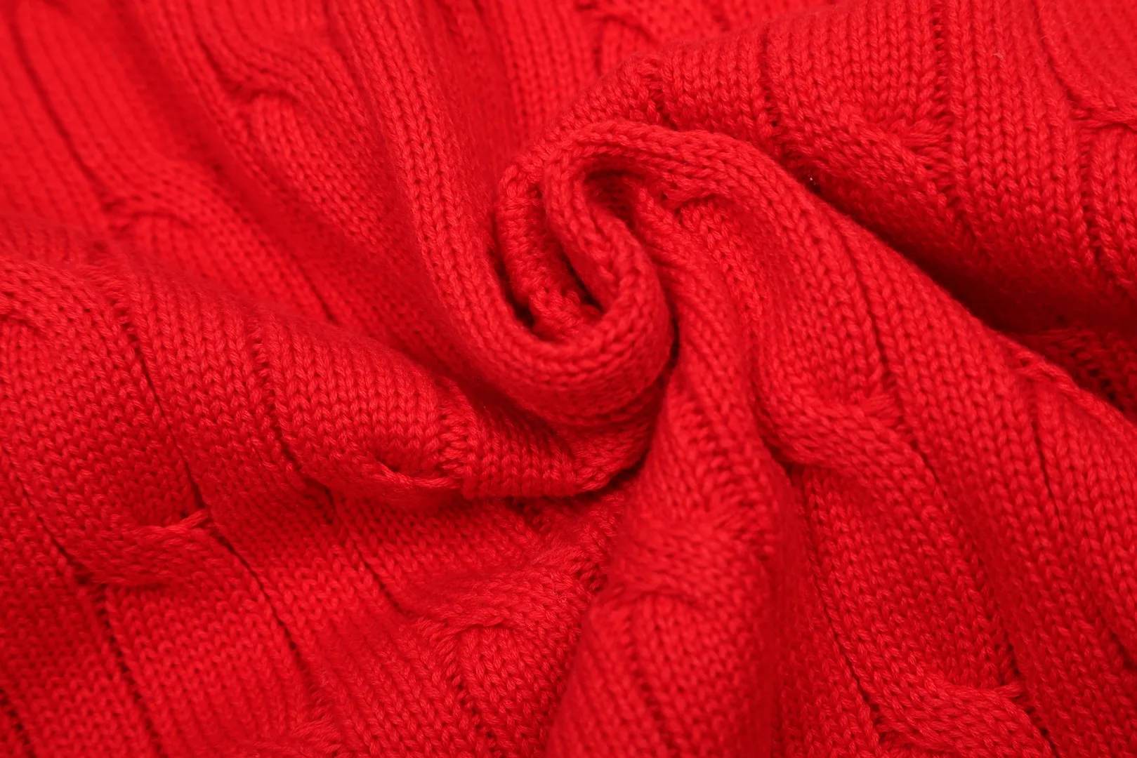 P270 Top quality" Style number: DS822# (not off the shelves all year round) [Ralph Lauren solid color pony embroidered logo lapel twist knitted cardigan] ✅Ralph Lauren Ralph Lauren classic basic versatile lapel knitted cardigan jacket ✅Main supply platform live broadcast Wholesale entity Replacement when out of stock Not off the shelf ✅ZP quality 1:1 version Scan the code to enter the GF website Counter quality ✅Detailed quality is the only one in Guangzhou Imported quality cotton yarn, focusing on high-end, cost-effective, good quality needless to say ✅The version is restored to the original order, the maximum size can be worn up to 160 pounds, loose, comfortable and stress-free ✅The upper body is simple and easy to match, ootd must-have style, good-looking clothes are never picky, a must-have recommendation for couples. Size: S-XL Color: black white gray almond light blue khaki pink burgundy Chinese red navy white label navy red label